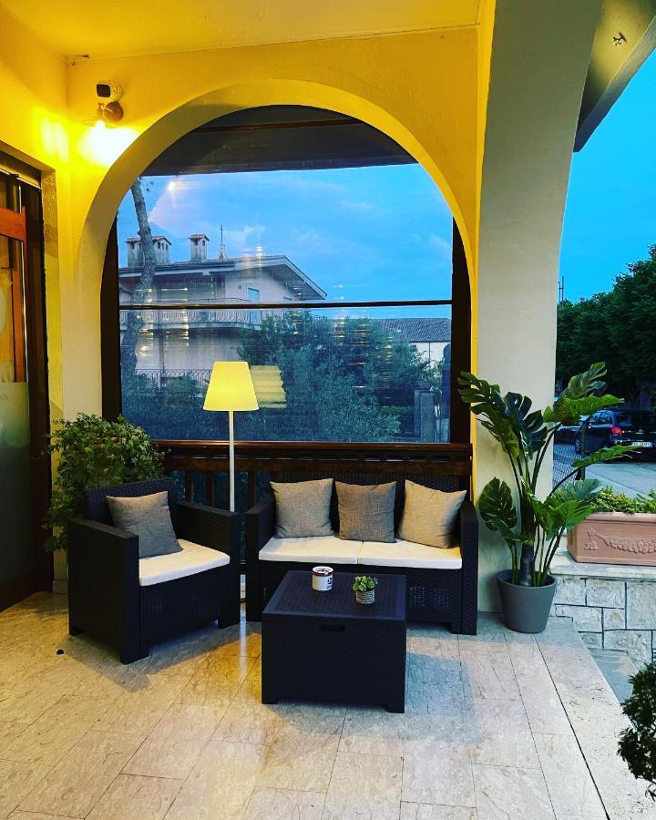 Divino Bistrot E Relais Hotel Lenola Exterior foto